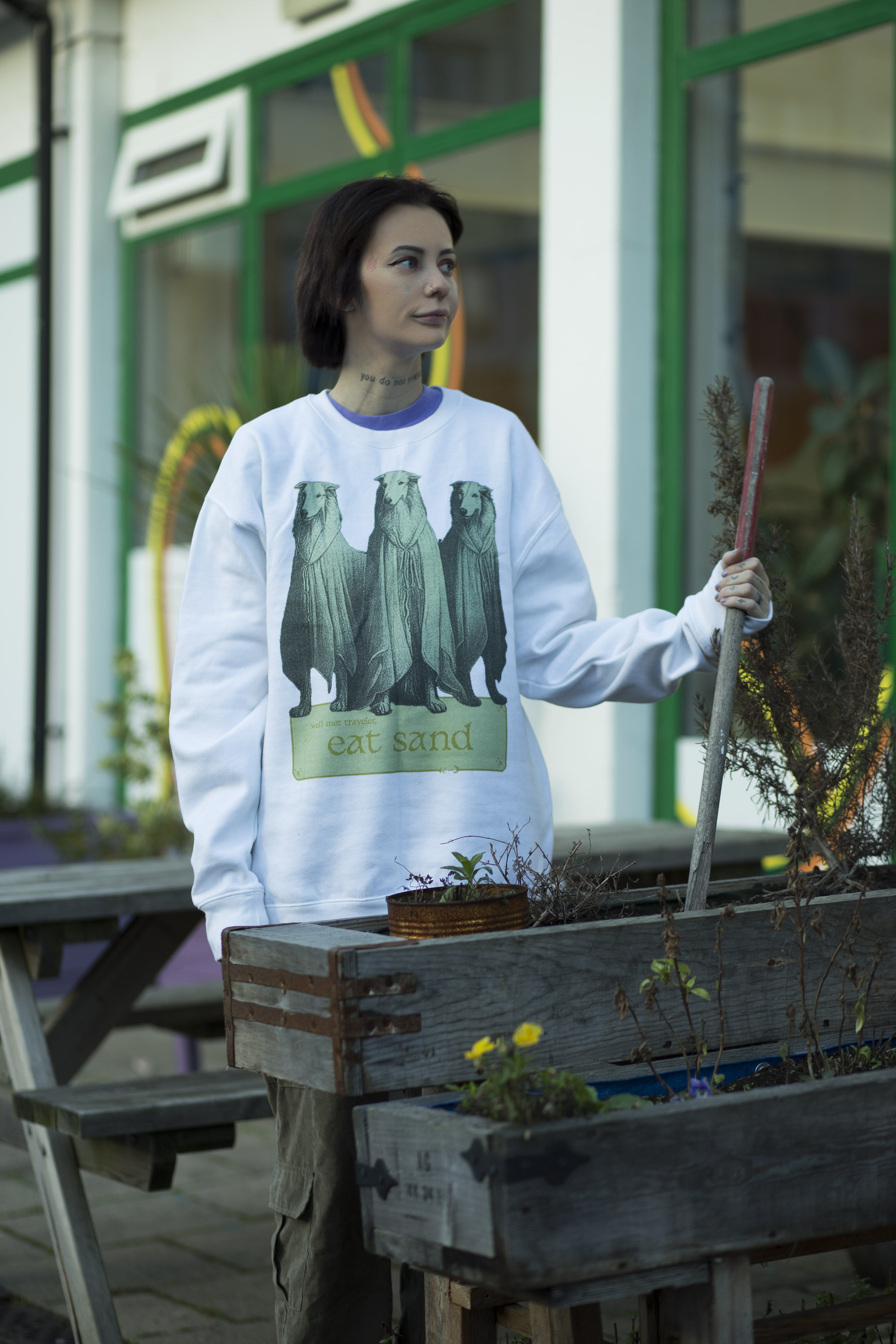 A sweatshirt.