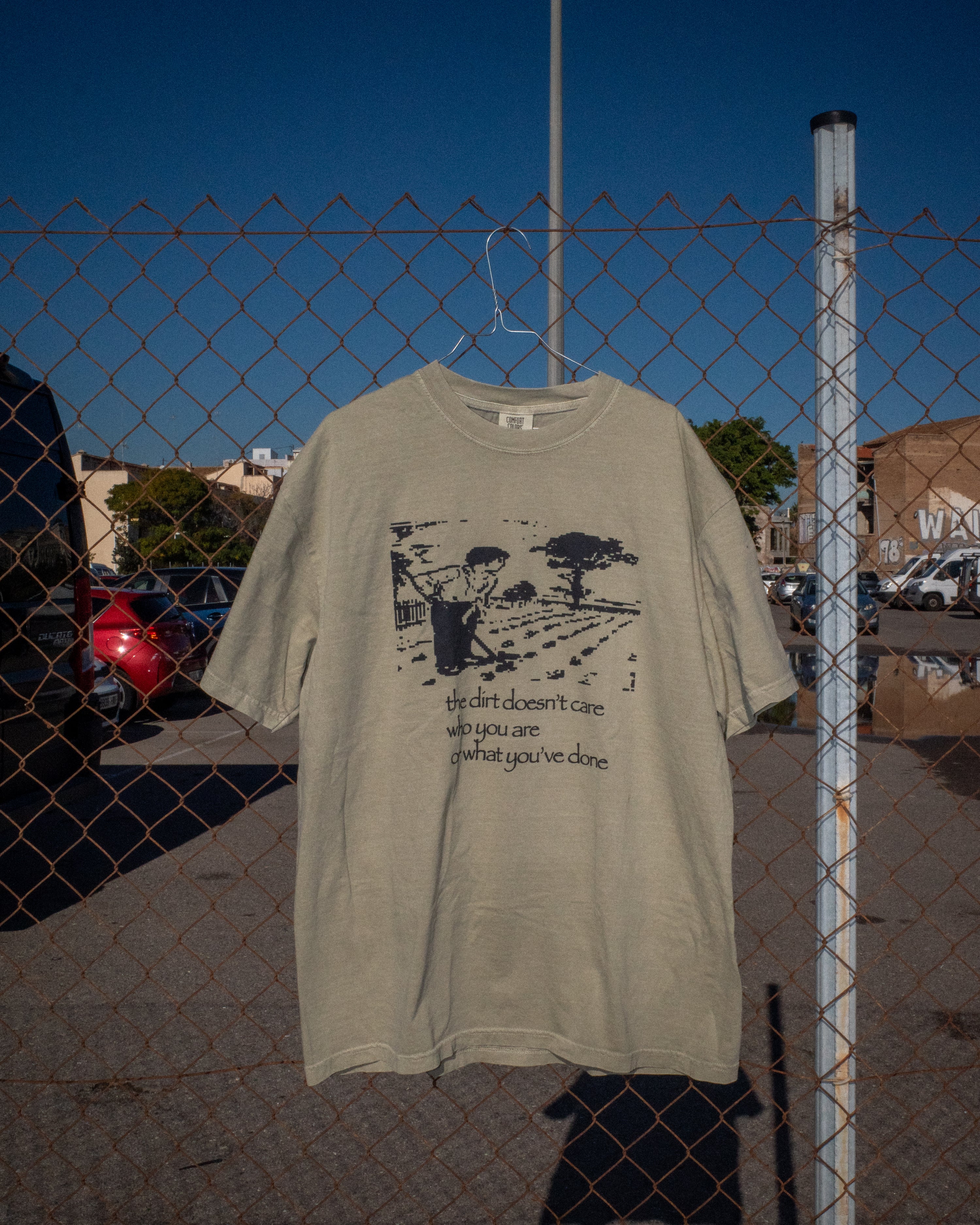 the dirt doesn't care - t-shirt